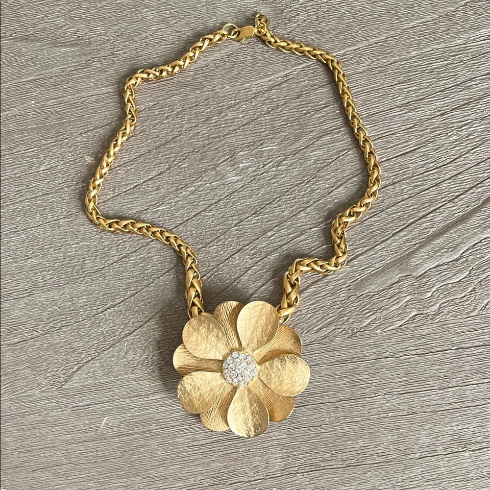 Premier Designs Gold Floral Necklace brooch Pendant - Picture 3 of 11